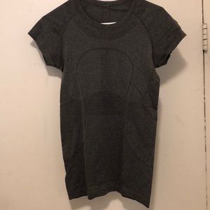Lululemon Swiftly Tech Crew Neck Size 6